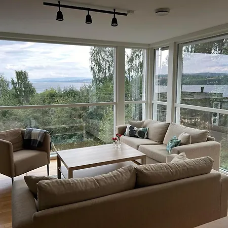 Σπίτι διακοπών En Perle Pa Gjovik, Naer Populaer Ved Mjosa *