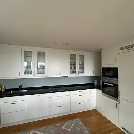 En Perle Pa Gjovik, Naer Populaer Ved Mjosa *