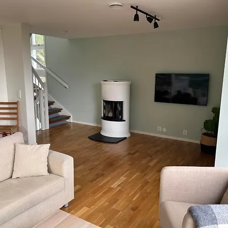 En Perle Pa Gjovik, Naer Populaer Ved Mjosa *